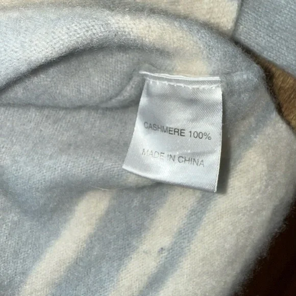 Cortland Park Women’s Blue and Cream 100% Cashmere Sweater size XS - Picture 3 of 6